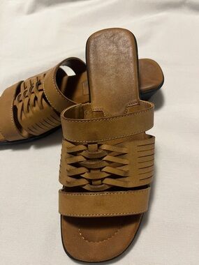 Women’s East Street Woven Slide Sandals in Tan/Brown